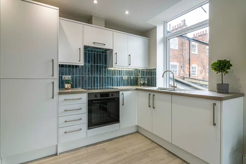 Luxury 1 Bedroom Apartment // 2026/7 - Image 2